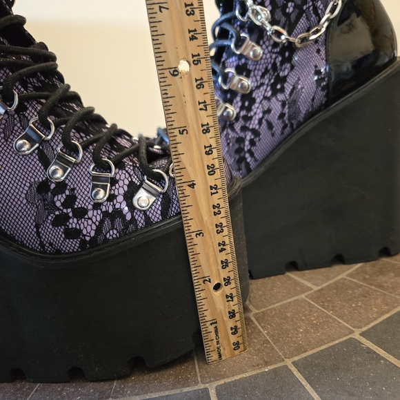 Widow Dolls Kill Haunted Traitor Purple Platform Boots - Picture 11 of 15